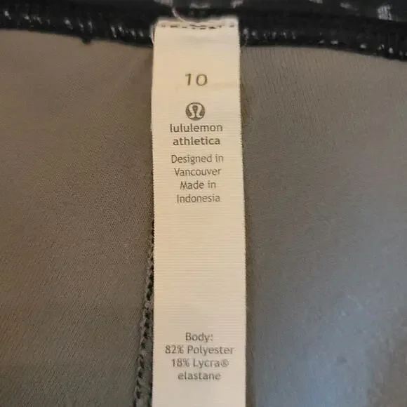 Lululemon True Self Crop II Samba Snake Battleship Black Leggings,  Yoga Pilates - Picture 15 of 16